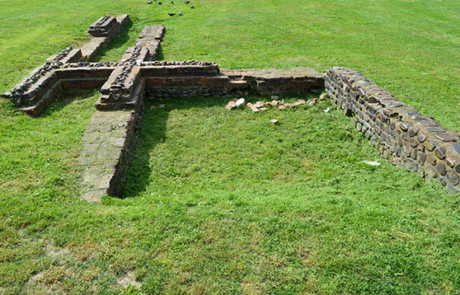 Tratto di edificio posto al limite dell_isolato romano